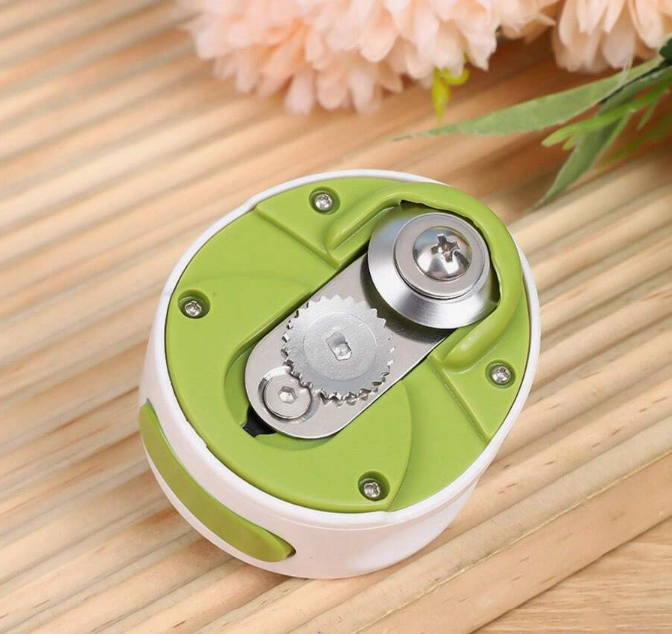 Ergonomic Safety Can Opener – Smooth Edge Manual Design