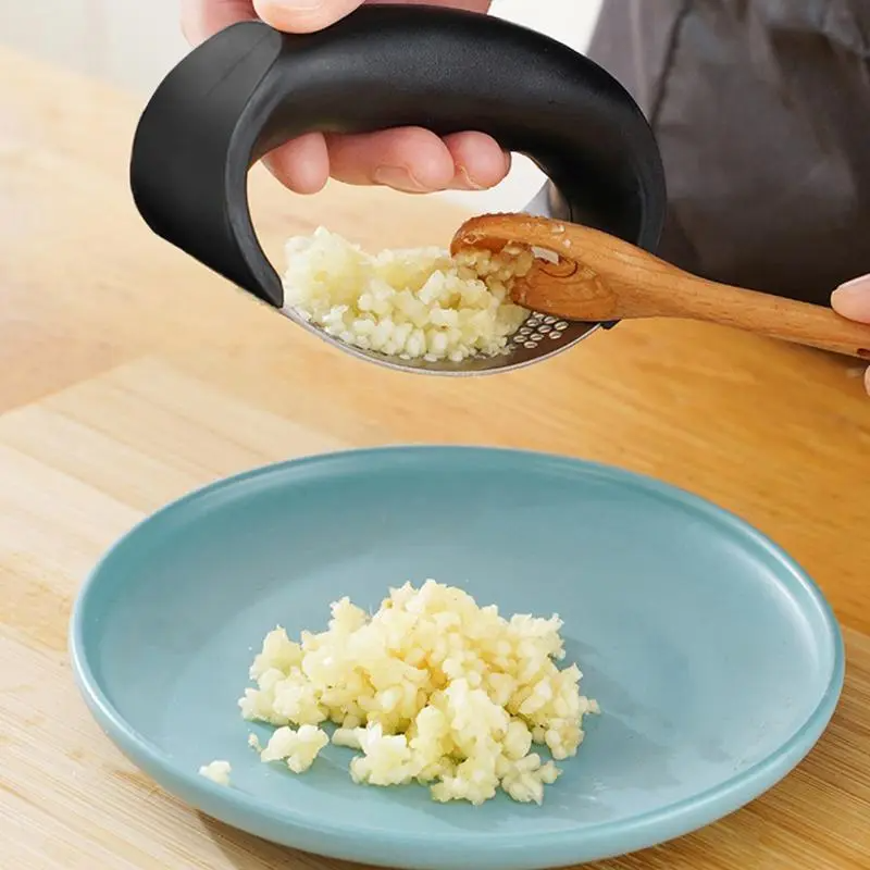 Curved Garlic Press – Stainless Steel Handheld Garlic Mincer