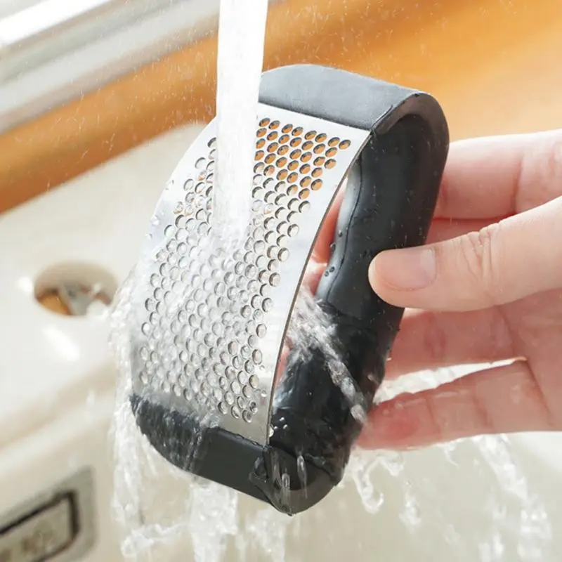Curved Garlic Press – Stainless Steel Handheld Garlic Mincer