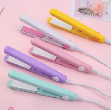 Mini Ceramic Hair Straightener – Travel-Size Flat Iron for Quick Styling