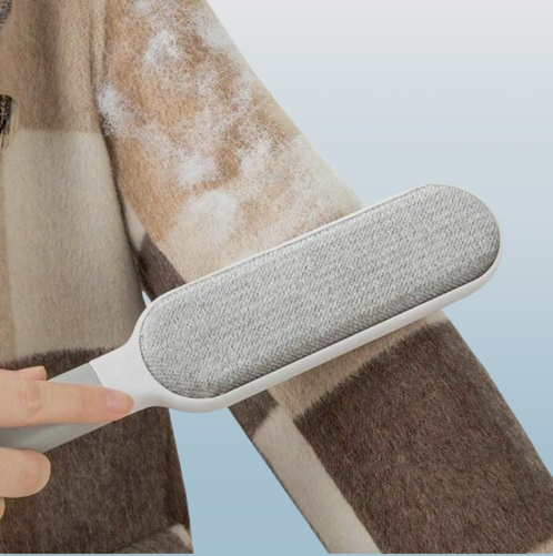 Manual Lint and Pet Hair Remover Brush – Reusable Fabric Shaver