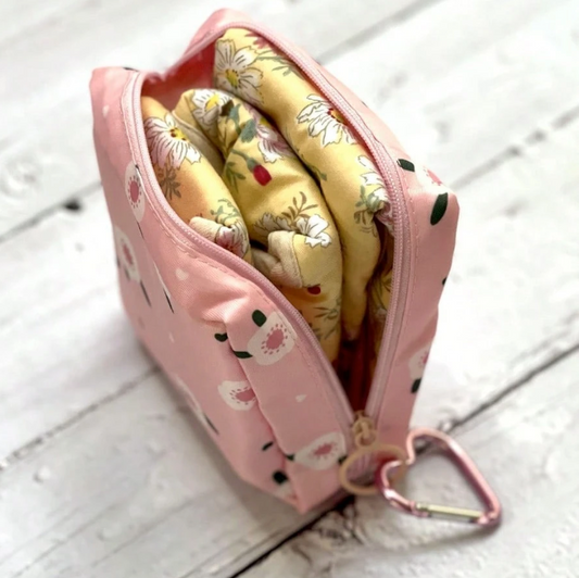 Floral Heart-Carabiner Pad Pouch – Compact Sanitary & Travel Essentials Organizer