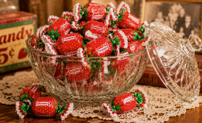 Colombina Strawberry Delights Filled Hard Candy – Individually Wrapped – 1 lb Bag