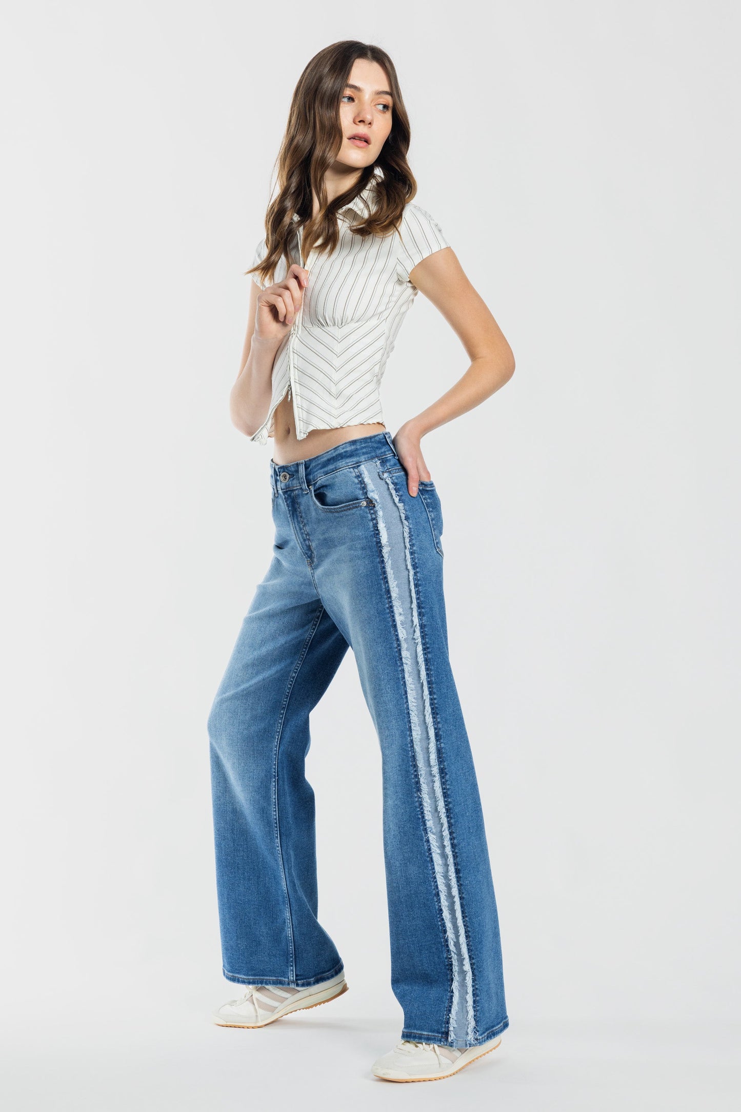 Mid Waist Relaxed Wide Leg Jeans with Side Contrast Detail