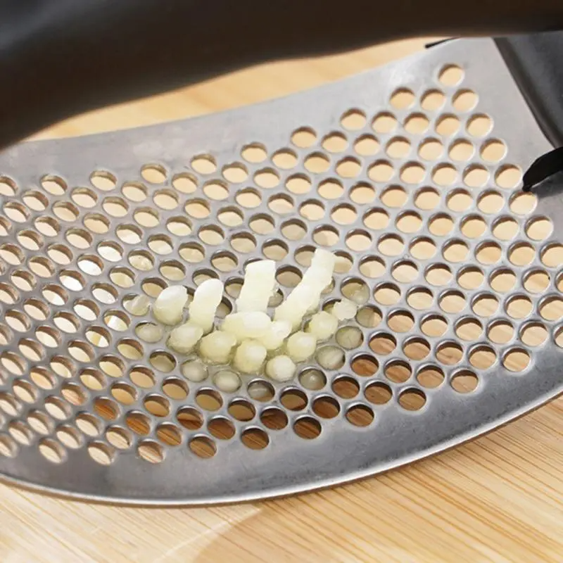 Curved Garlic Press – Stainless Steel Handheld Garlic Mincer