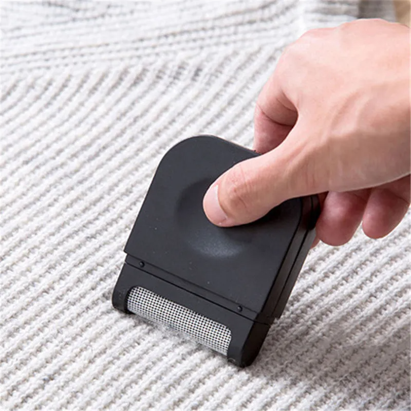 Portable Manual Fabric Shaver & Lint Remover – Travel Hair Ball Trimmer with Protective Cover