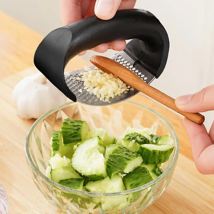 Curved Garlic Press – Stainless Steel Handheld Garlic Mincer